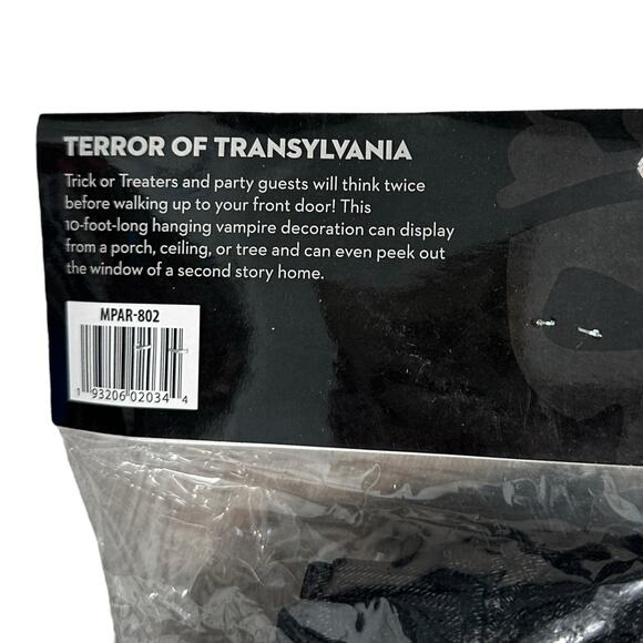 HauntLook 10 Foot Tall Hanging Vampire Mask and Cape Halloween Decor New - Picture 2 of 4